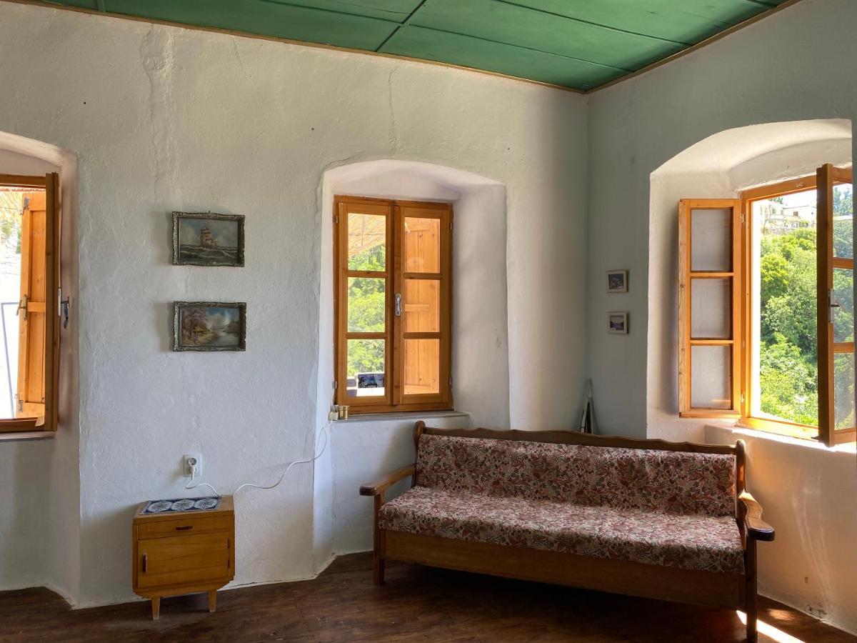 Shotgun Hostel & Guesthouse Vuno Exterior foto